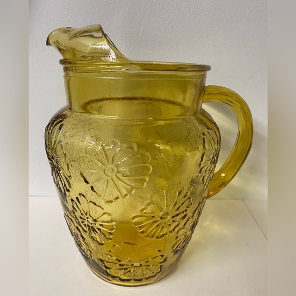 Vintage Anchor Hocking yellow glass daisy pitcher - Picture 10 of 11
